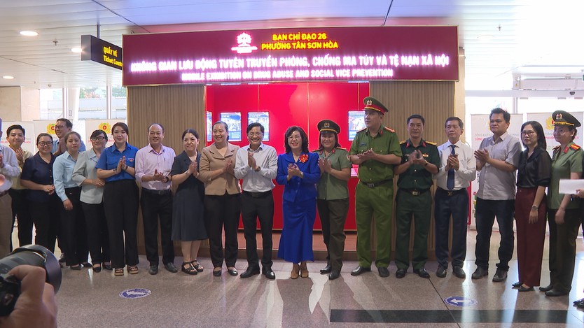 Phòng chống ma túy tại sân bay Tân Sơn Nhất: Ra mắt không gian tuyên truyền lưu động - Ảnh 2.