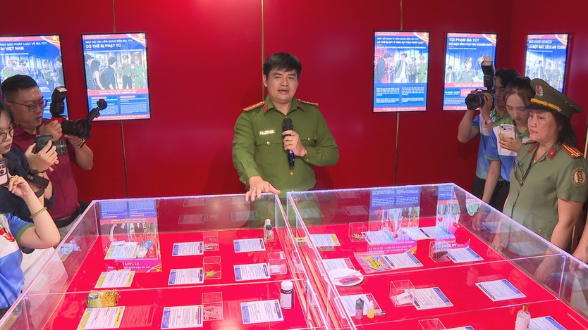 Phòng chống ma túy tại sân bay Tân Sơn Nhất: Ra mắt không gian tuyên truyền lưu động - Ảnh 5.