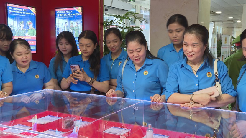 Phòng chống ma túy tại sân bay Tân Sơn Nhất: Ra mắt không gian tuyên truyền lưu động - Ảnh 3.