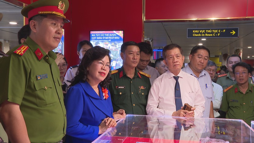 Phòng chống ma túy tại sân bay Tân Sơn Nhất: Ra mắt không gian tuyên truyền lưu động - Ảnh 6.