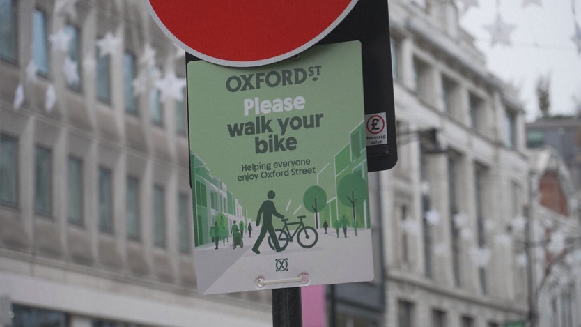 Anh: Thủ đô Luân Đôn cấm phương tiện giao thông trên đường Oxford - Ảnh 1.