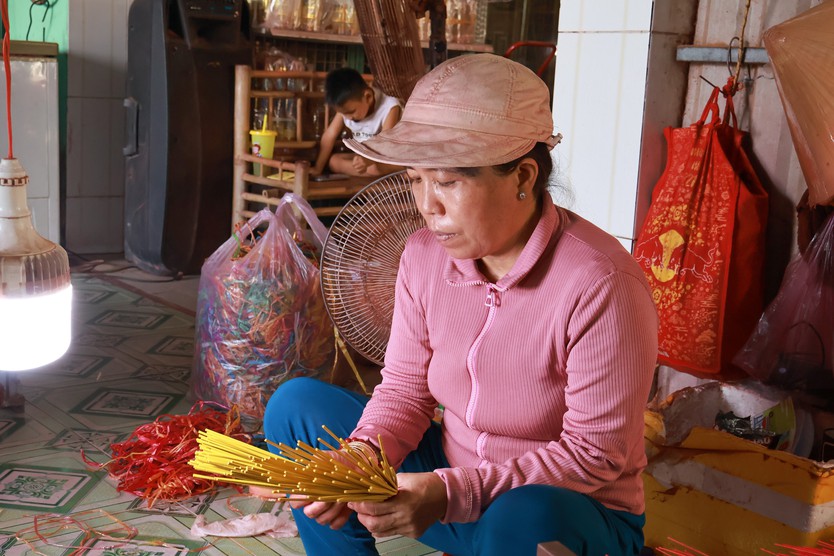 Một công nhân tốn trăm triệu, vì sao bà chủ nhang Minh Phước vẫn nhận thêm người?- Ảnh 4.