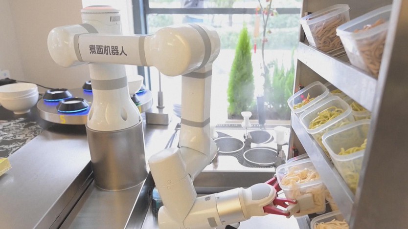 Trung Quốc: 30% nhà hàng bình dân dùng robot vào bếp - Ảnh 2.