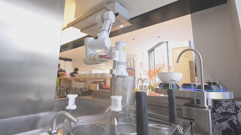 Trung Quốc: 30% nhà hàng bình dân dùng robot vào bếp - Ảnh 1.