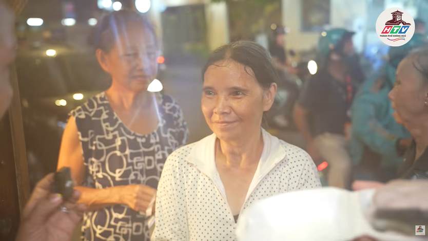 Bánh bao, cơm tấm miễn phí | HTV Thành phố không ngủ- Ảnh 7.