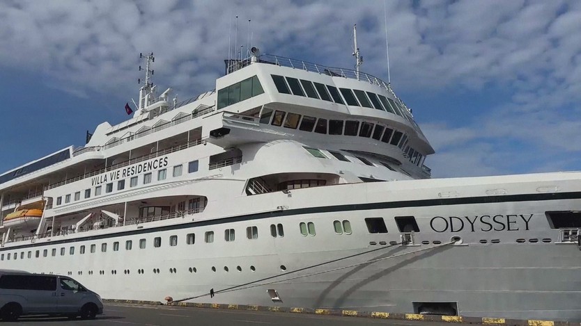 Du thuyền MV Odyssey dừng hoạt động, hàng trăm du khách "mắc kẹt" tại Campuchia - Ảnh 3.