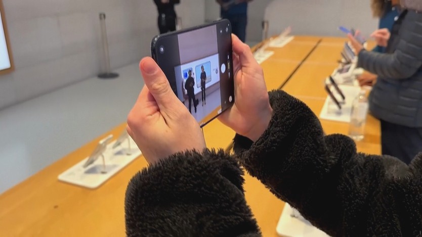 Apple đổi máy mới cho người dùng iPhone Duo nứt màn hình - Ảnh 2.