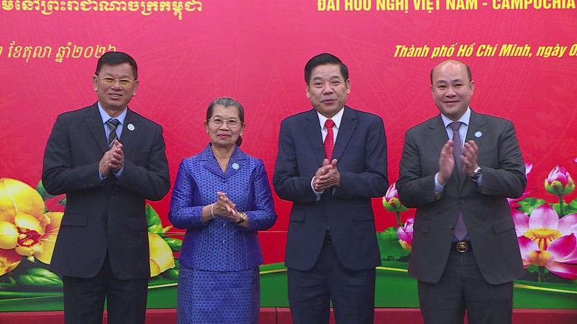 Đẩy mạnh phối hợp gìn giữ các Đài Hữu nghị Việt Nam - Campuchia - Ảnh 3.