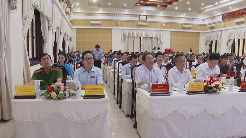 Tiếp xúc cử tri Ngãi Giao: Nhiều kiến nghị về đất đai - Ảnh 2.