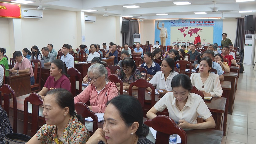 Tổ đại biểu Quốc hội đơn vị số 10 tiếp xúc gần 500 cử tri tại 4 phường - Ảnh 3.