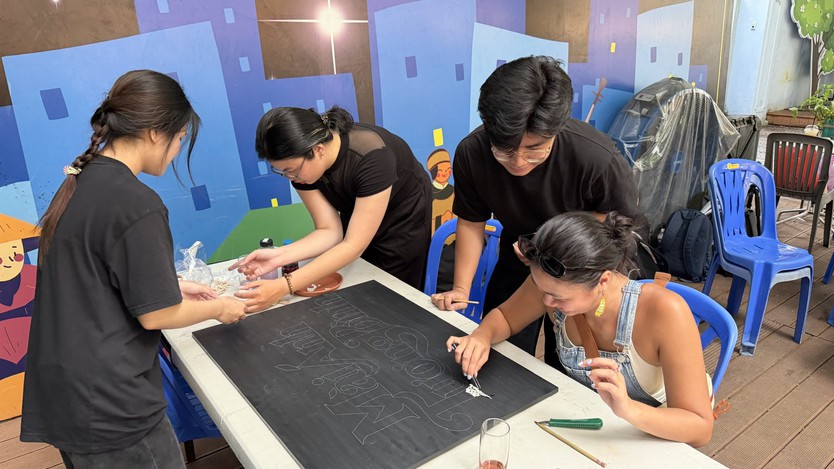 Những mảnh vỏ trứng và câu chuyện nghệ thuật sơn mài Tương Bình Hiệp - Ảnh 3.
