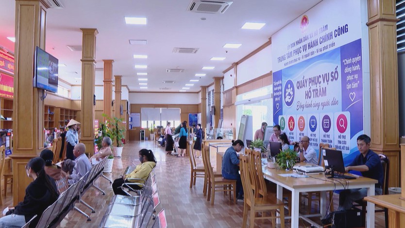 Quầy phục vụ số Hồ Tràm tiếp nhận hơn 50 lượt mỗi ngày - Ảnh 1.