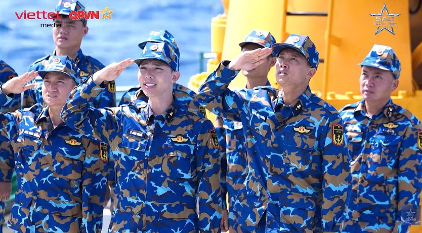 Xúc động lễ tưởng niệm các anh hùng liệt sĩ giữa biển khơi | Sao Nhập Ngũ 2026 - Ảnh 6.