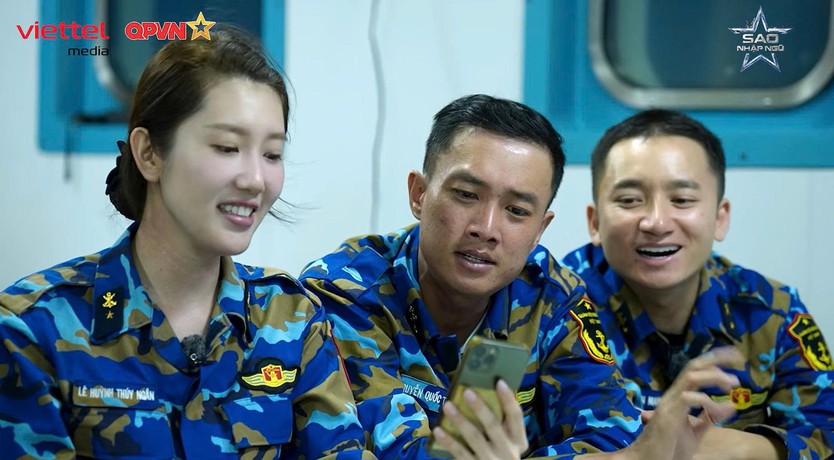 Dàn nghệ sĩ vượt say sóng, quây quần ca hát trên tàu ra Trường Sa | Sao Nhập Ngũ 2026 - Ảnh 12.