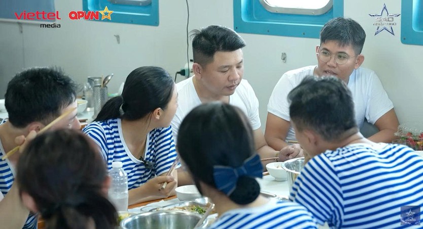 Dàn nghệ sĩ vượt say sóng, quây quần ca hát trên tàu ra Trường Sa | Sao Nhập Ngũ 2026 - Ảnh 26.