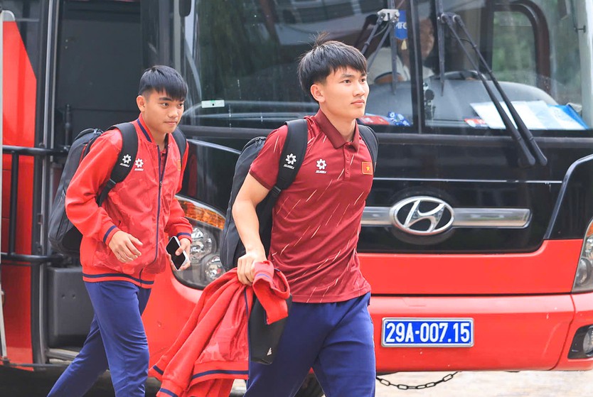 U17 Việt Nam trở về nước, hoàn tất đợt tập huấn tại Hàn Quốc - Ảnh 3.