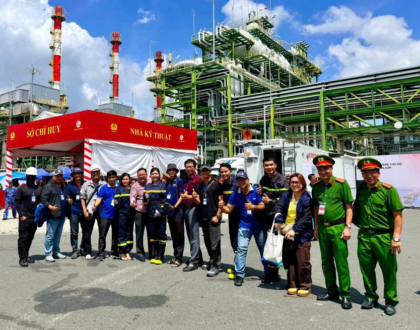 Những hình ảnh ấn tượng của buổi diễn tập chữa cháy lớn nhất năm ở TP. Hồ Chí Minh - Ảnh 14.