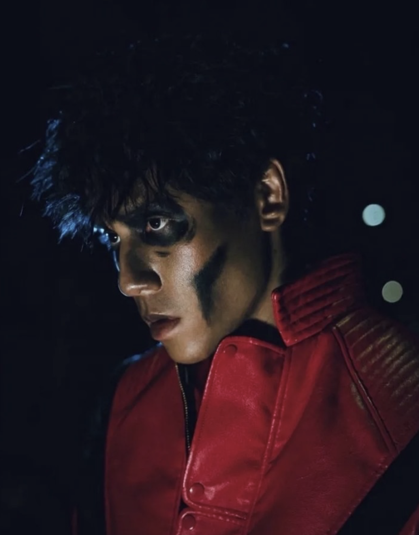 Diễn viên Thái Lan Jes Jespipat xin lỗi vì gây tranh cãi khi hóa trang thành Michael Jackson- Ảnh 1.