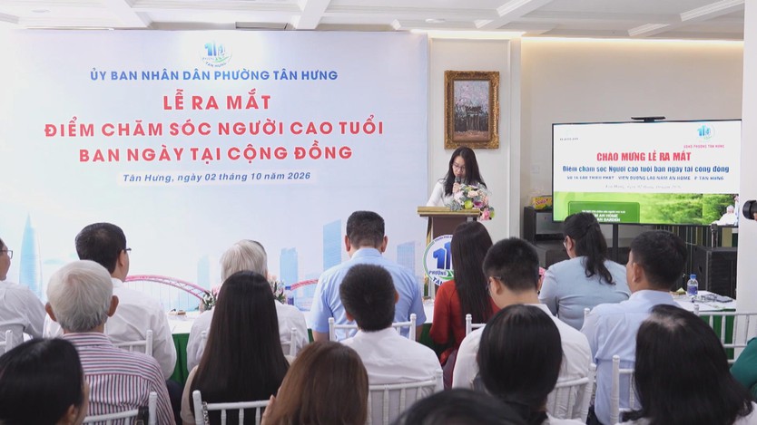 Người dân tham dự lễ ra mắt mô hình chăm sóc người cao tuổi tại cộng đồng - Ảnh 1.