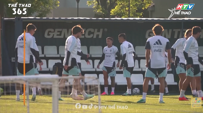 Messi trở về quê nhà Rosario, khép lại hành trình 21 năm với Argentina - Ảnh 2.