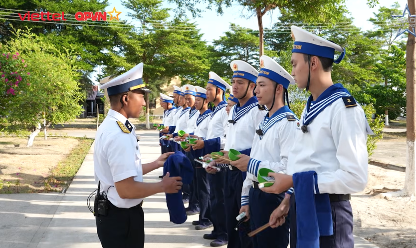 Quốc Trường, Thúy Ngân “toát mồ hôi” vì kiểm tra nội vụ | Sao Nhập Ngũ 2026- Ảnh 15.