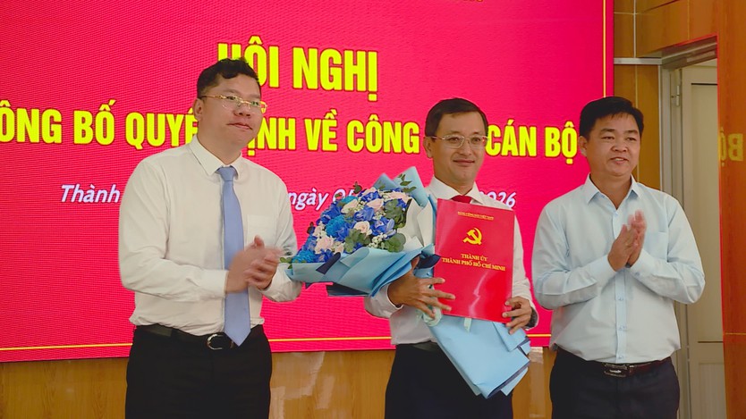 Tạ Quốc Trung làm Bí thư Đảng ủy phường Thạnh Mỹ Tây - Ảnh 1.