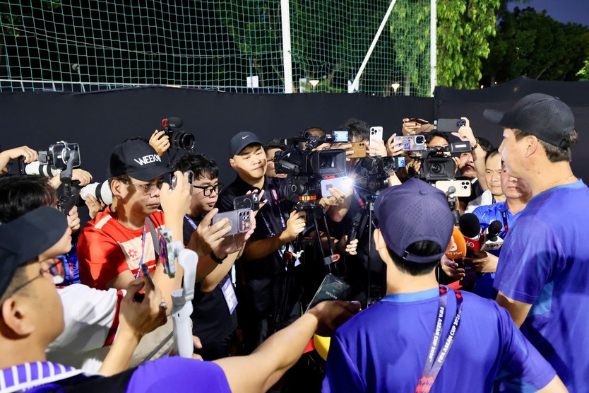 HLV Kim Sang Sik: Càng khó khăn, tuyển Việt Nam càng phải đoàn kết - Ảnh 2.