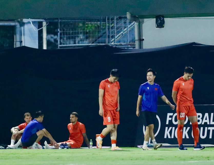 HLV Kim Sang Sik: Càng khó khăn, tuyển Việt Nam càng phải đoàn kết - Ảnh 4.