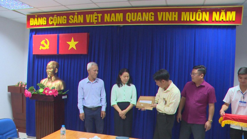 Xúc động nhận lại hồ sơ đi B TP. Hồ Chí Minh sau 60 năm thất lạc- Ảnh 6.