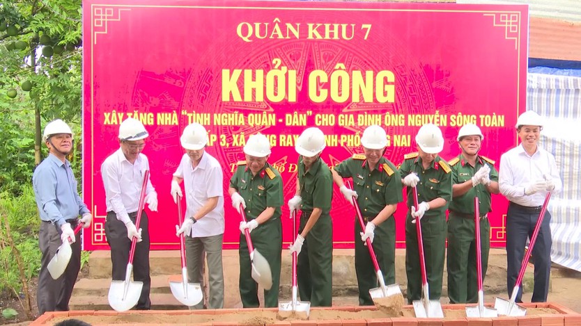 Quân khu 7 triển khai nhiều hoạt động an sinh xã hội ý nghĩa cho bà con xã Sông Ray- Ảnh 3.