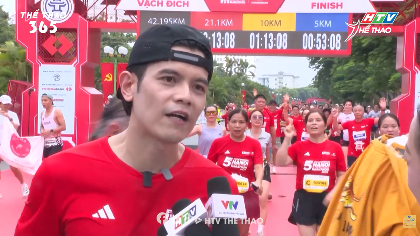 Bứt phá kỷ lục tại giải Marathon quốc tế Hà Nội Techcombank lần thứ 5 - Ảnh 4.