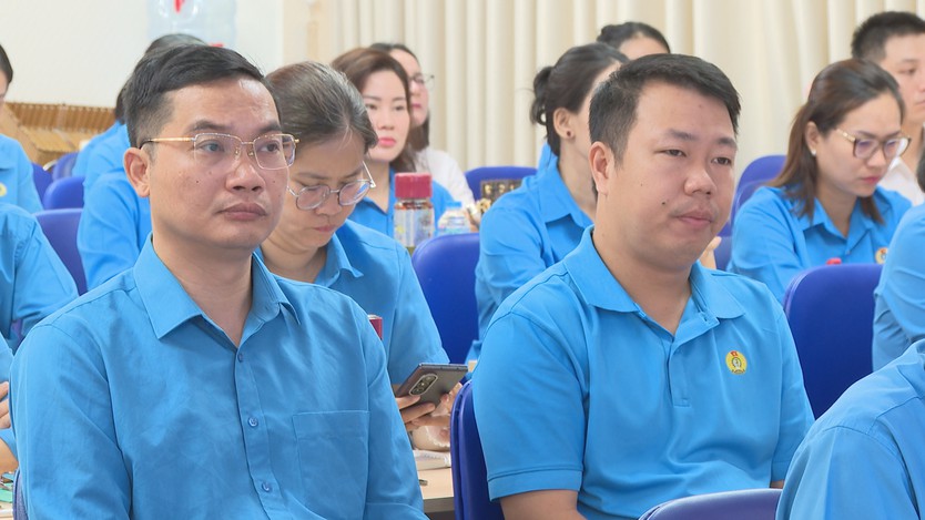 Bồi dưỡng lý luận, nghiệp vụ cho 71 cán bộ công đoàn tại TP. Hồ Chí Minh- Ảnh 2.