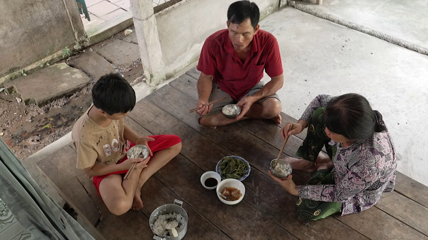 Cậu bé mồ côi cha mẹ từ 1 tuổi | Mái ấm gia đình Việt - Ảnh 11.