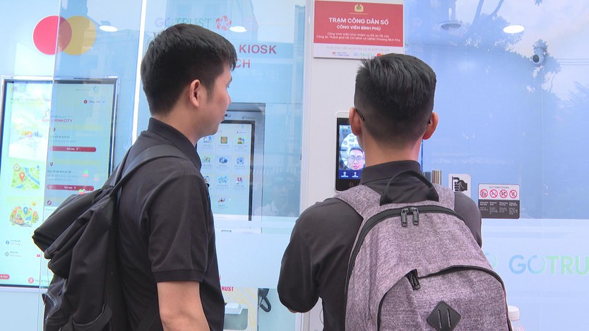 Trạm Công dân số TP. Hồ Chí Minh: Đột phá hạ tầng số hướng tới 168 trạm vào năm 2027 - Ảnh 1.