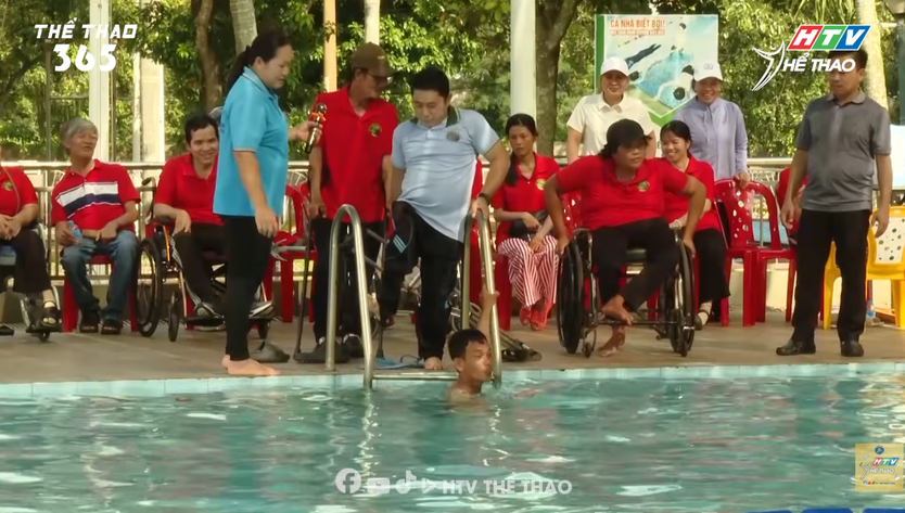 Tập huấn bơi phòng, chống đuối nước cho người khuyết tật tại xã Ngãi Giao- Ảnh 3.