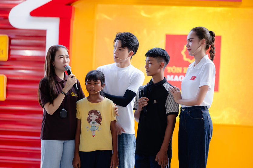 Dàn nghệ sĩ ghi hình Mái ấm gia đình Việt tại Ninh Bình - Ảnh 8.