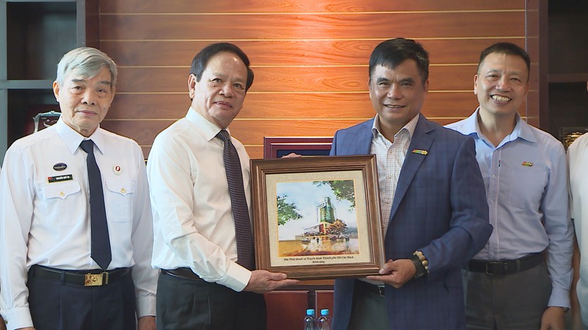 Đoàn Cựu chiến binh Đoàn tàu không số thăm Đài Phát thanh và Truyền hình TP. Hồ Chí Minh - Ảnh 4.