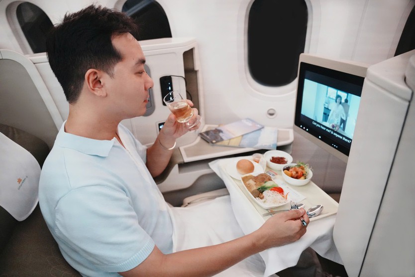 Vietnam Airlines gói trọn tinh hoa ẩm thực mùa thu Hà Nội trên những chuyến bay - Ảnh 2.