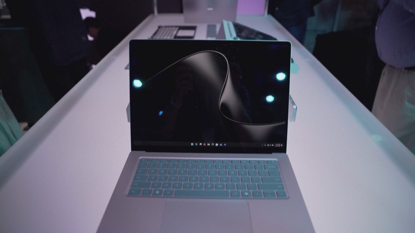 Máy tính A.I. Microsoft: Surface Laptop Ultra giá 2.599 USD - Ảnh 2.