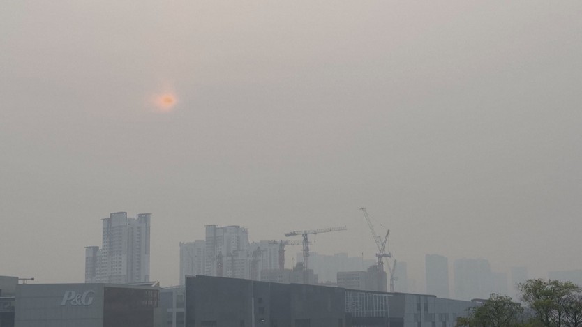 Mù do khói bụi chuyển biến xấu ở Singapore - Ảnh 2.
