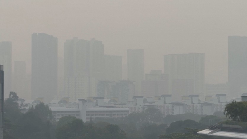 Mù do khói bụi chuyển biến xấu ở Singapore - Ảnh 3.