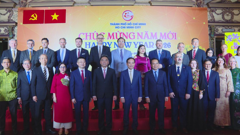 Lãnh đạo TP. Hồ Chí Minh gặp mặt các cơ quan đại diện nước ngoài - Ảnh 1.