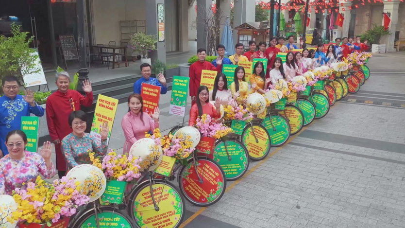 Hơn 500 gian hàng hội tụ tại Chợ hoa Tết lớn nhất Quận 8 - Ảnh 3.