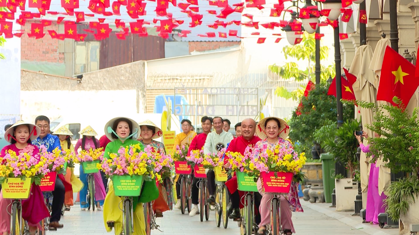Hơn 500 gian hàng hội tụ tại Chợ hoa Tết lớn nhất Quận 8 - Ảnh 4.