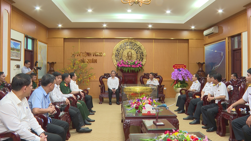 TP. Hồ Chí Minh thăm, chúc Tết cán bộ, chiến sĩ Vùng 4 Hải quân - Ảnh 1.