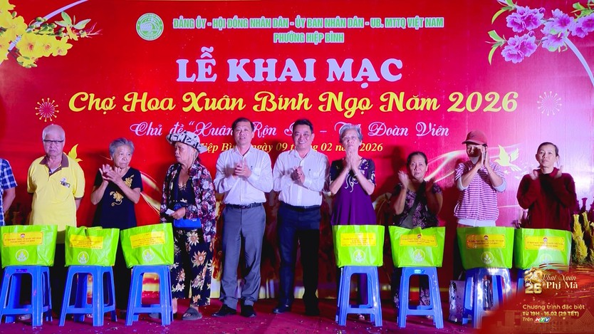 Khai mạc chợ hoa xuân phường Hiệp Bình năm 2026 - Ảnh 3.