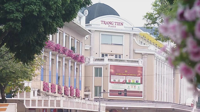 Hà Nội rộn ràng sắc xuân, người dân háo hức du xuân đón Tết Bính Ngọ 2026 - Ảnh 6.