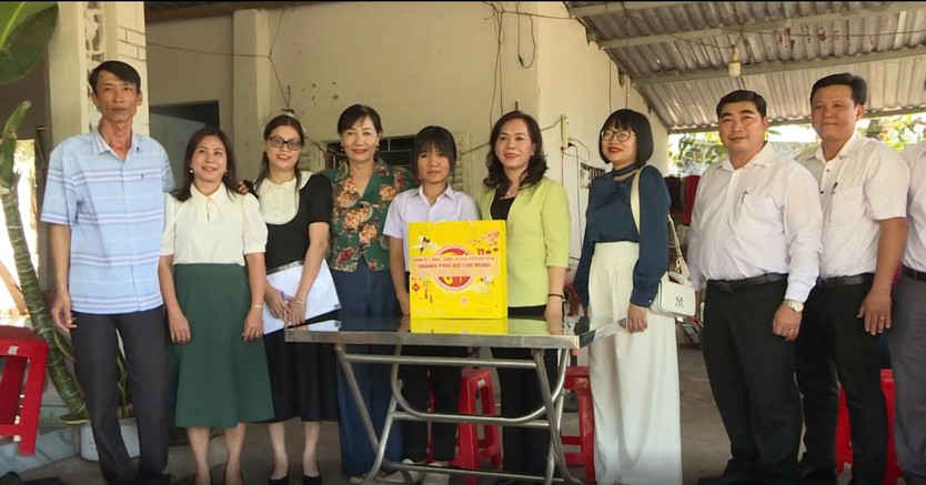 TP. Hồ Chí Minh chăm lo Tết cho người dân xã Dầu Tiếng - Ảnh 2.