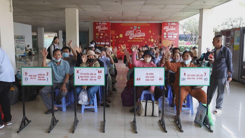 60 Giây ngày 14/2/2026 | TP. Hồ Chí Minh: Ấm lòng hủ tiếu gõ 0 đồng trên đường về quê đón Tết  - Ảnh 5.