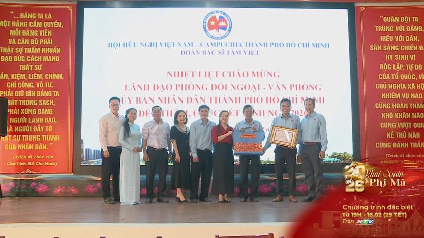Phòng Đối ngoại – Văn phòng UBND TP. Hồ Chí Minh thăm, chúc Tết và trao bằng khen cho Đoàn bác sĩ Tâm Việt - Ảnh 4.